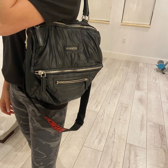 Givenchy nylon bag. Crossbody or shoulder. - Picture 9 of 11